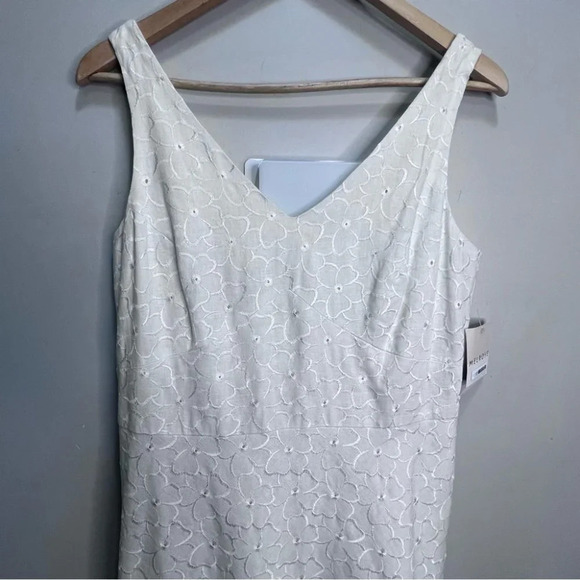 Melrose Off White Embroidered Floral Vneck Maxi Dress Size 8 - Picture 2 of 11